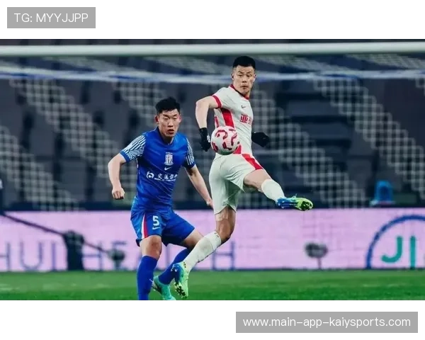 朱辰杰伤愈复出参与对抗,申花防线核心稳 朱辰杰伤愈复出参与对抗,申花防线核心稳